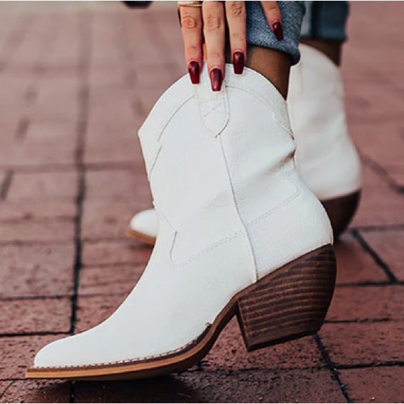 Arider Girl Ludette White Croc Cowboy Booties | NWOT | 8.5 | White - Picture 8 of 8